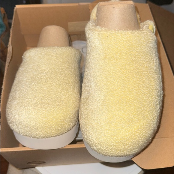 🆕 UGG Fuzz Sugar Terry Slide size 9 - Picture 1 of 5